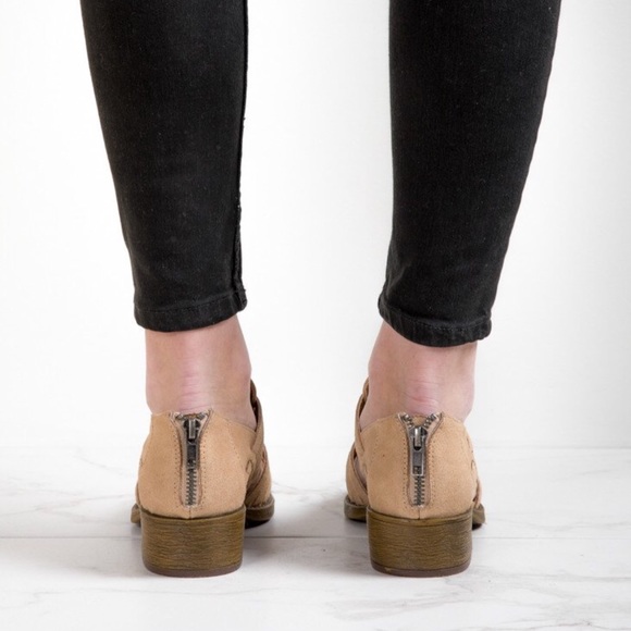 NIB Cut Out Woven Low Profile Heel Ankle Booties - Picture 4 of 4